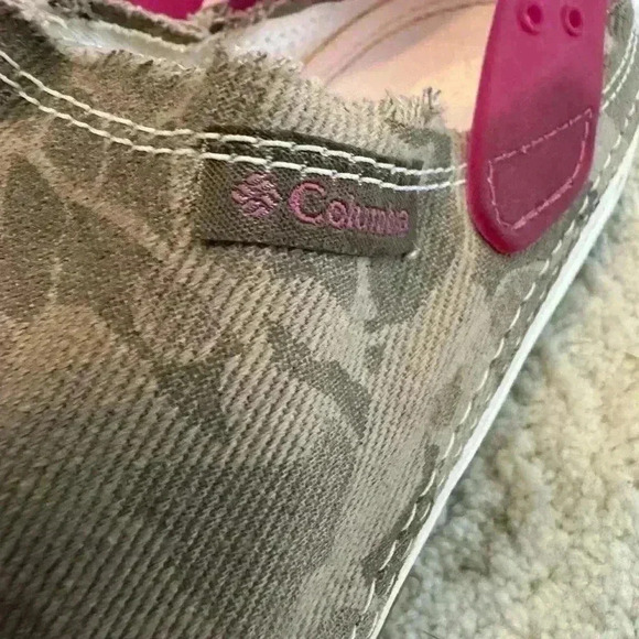 Womans Columbia slip on shoes. Size 6. - Picture 6 of 8